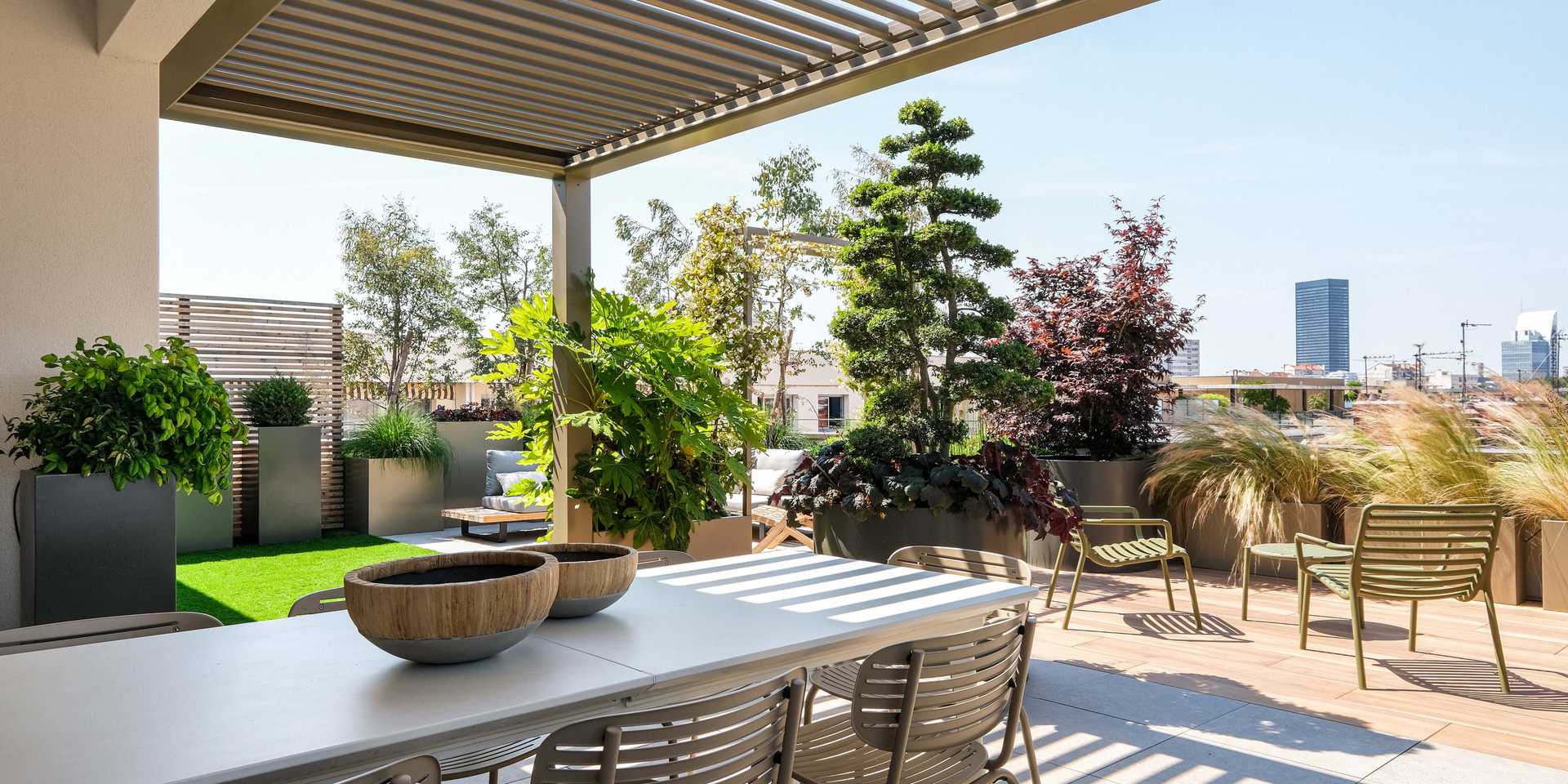 A landscaper designs the terrace of a contemporary apartment in Toulouse