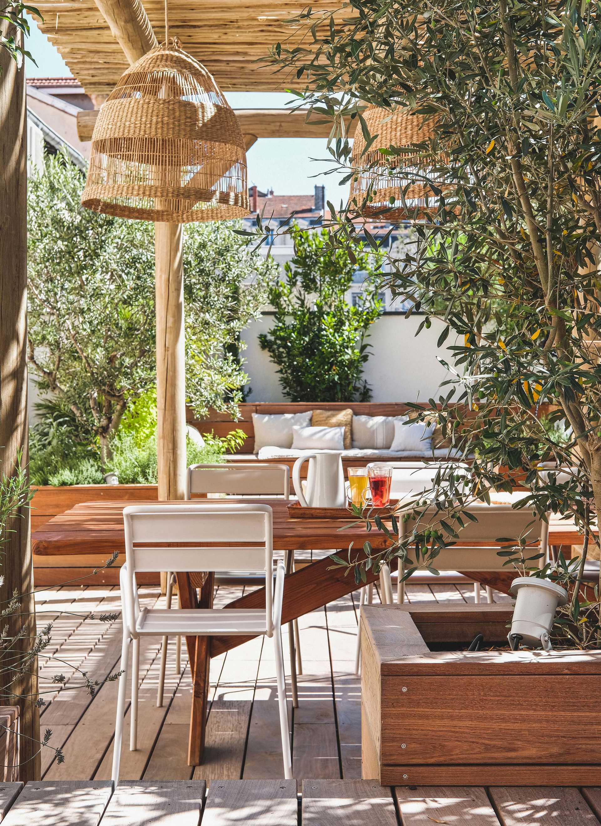 Création de la terrasse d'un appartement à Toulouse par un jardinier paysagiste