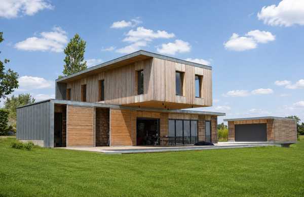 Réalisation d'une maison individuelle contemporaine avec bois et béton dans un esprit Loft par un architecte à Toulouse.