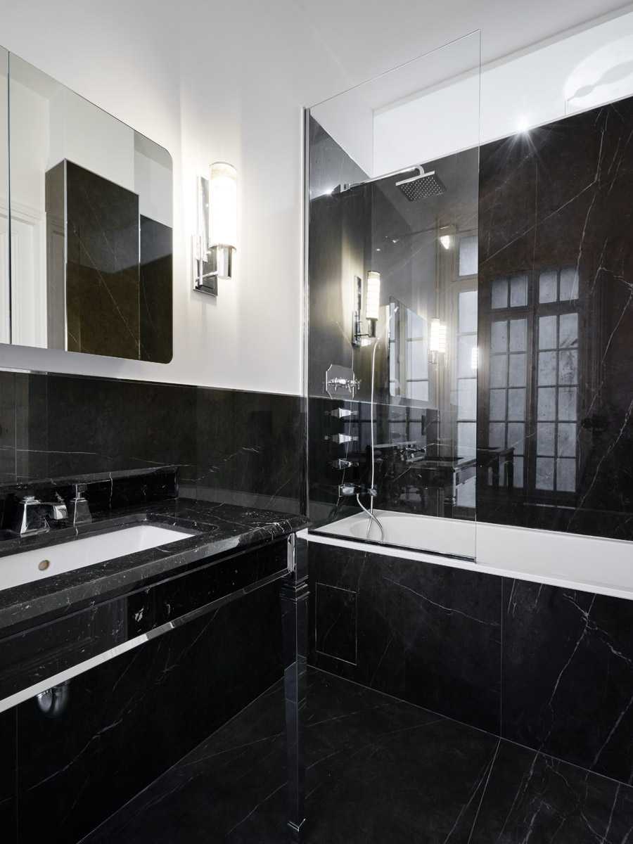 Salle de bain noire design de la Haute-Garonne